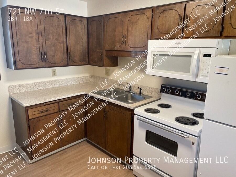 721 Nw 7th St - Photo 4 of 13