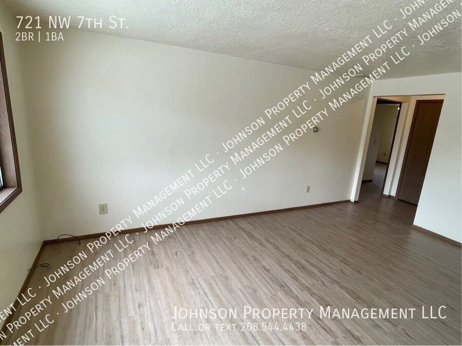 721 Nw 7th St - Photo 6 of 13