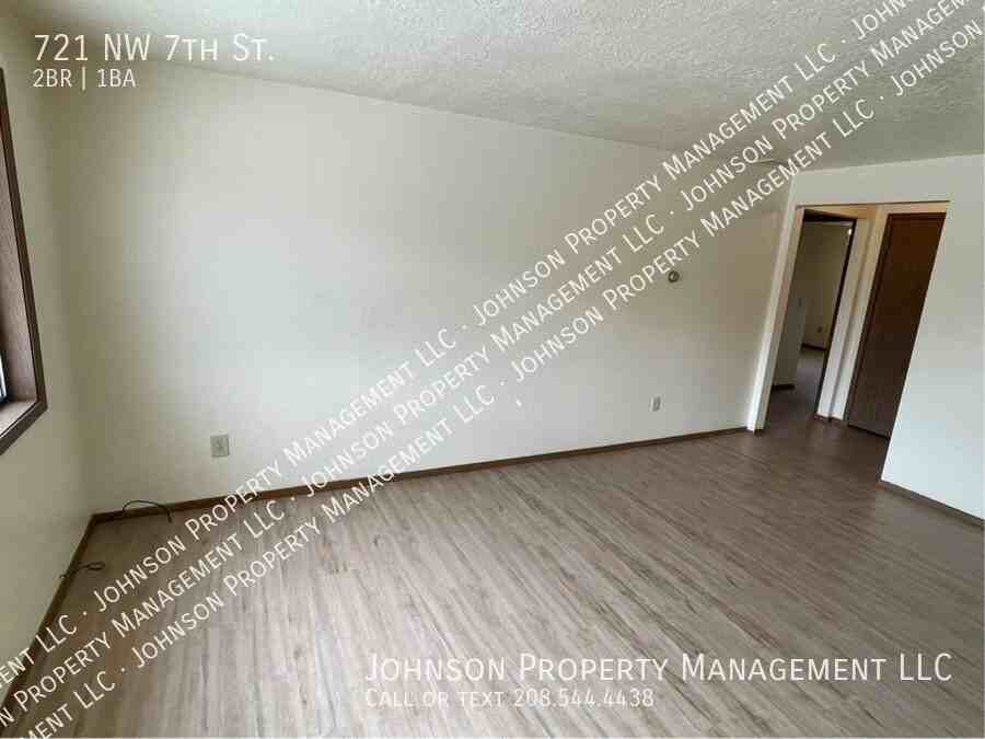 721 Nw 7th St - Photo 7 of 13