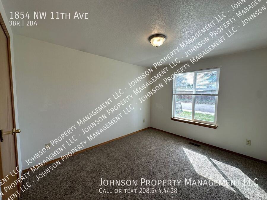 1854 Nw 11th Ave - Photo 6 of 20