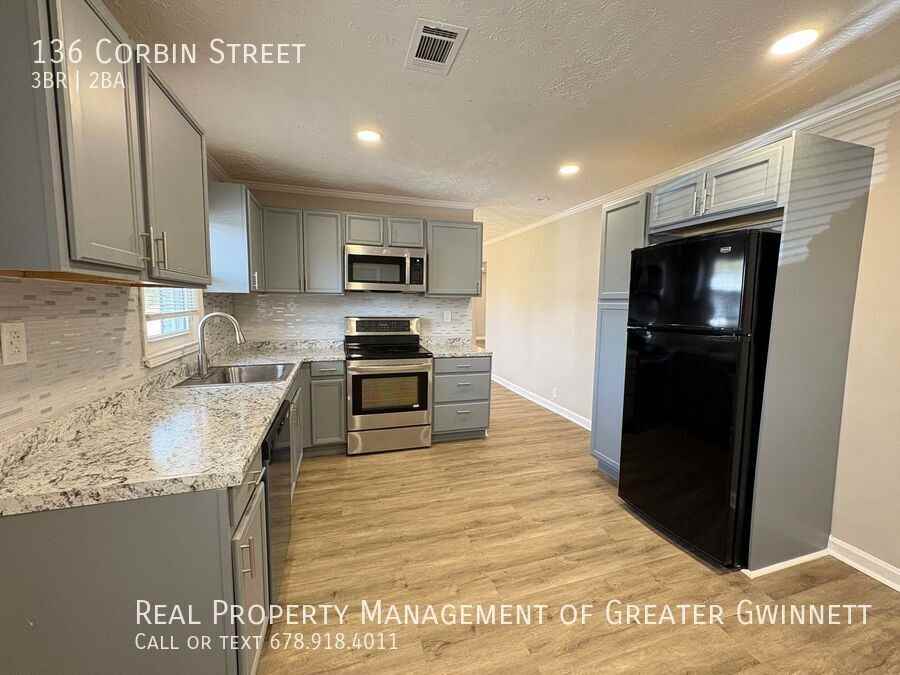 136 Corbin St - Photo 2 of 8