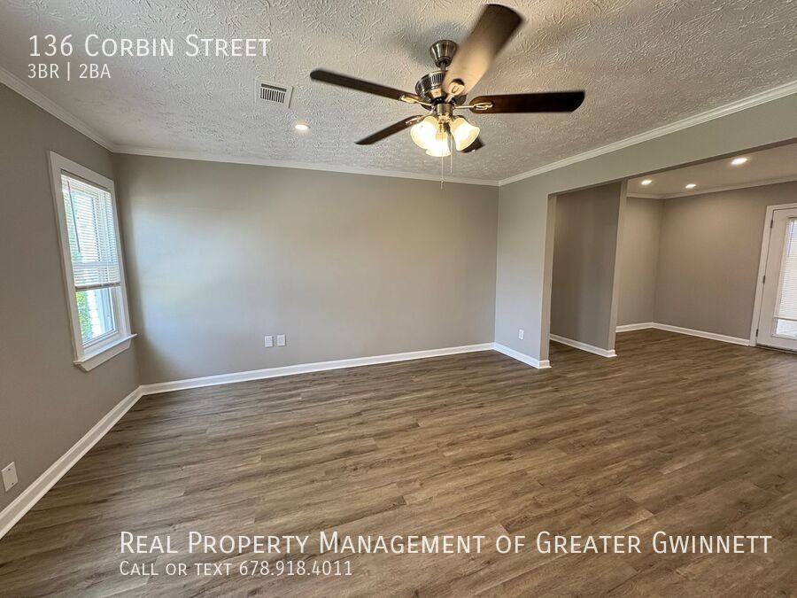 136 Corbin St - Photo 4 of 8