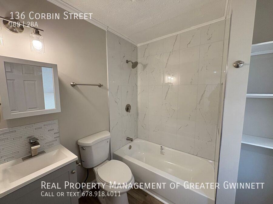 136 Corbin St - Photo 5 of 8