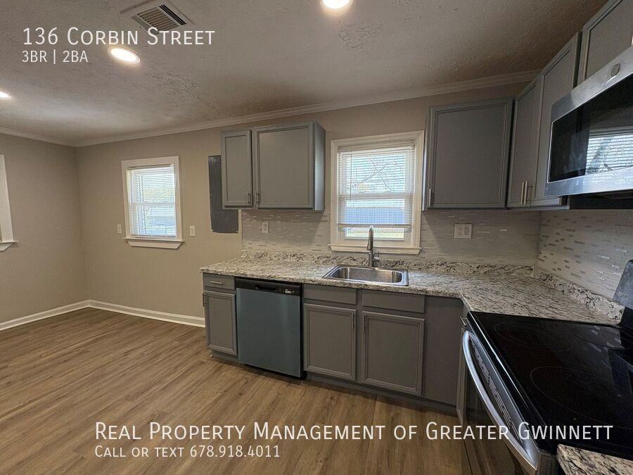 136 Corbin St - Photo 6 of 8