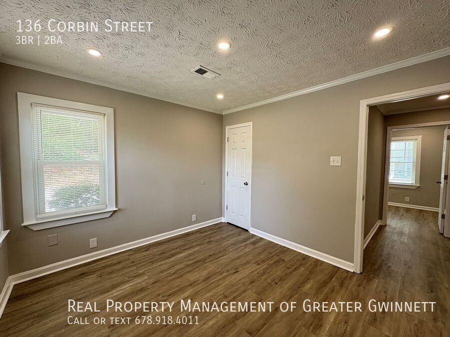 136 Corbin St - Photo 7 of 8