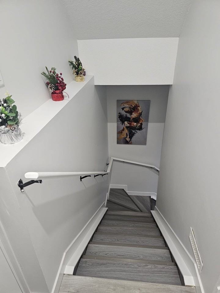 1139 Goldfinch Cres Nw - Photo 7 of 24