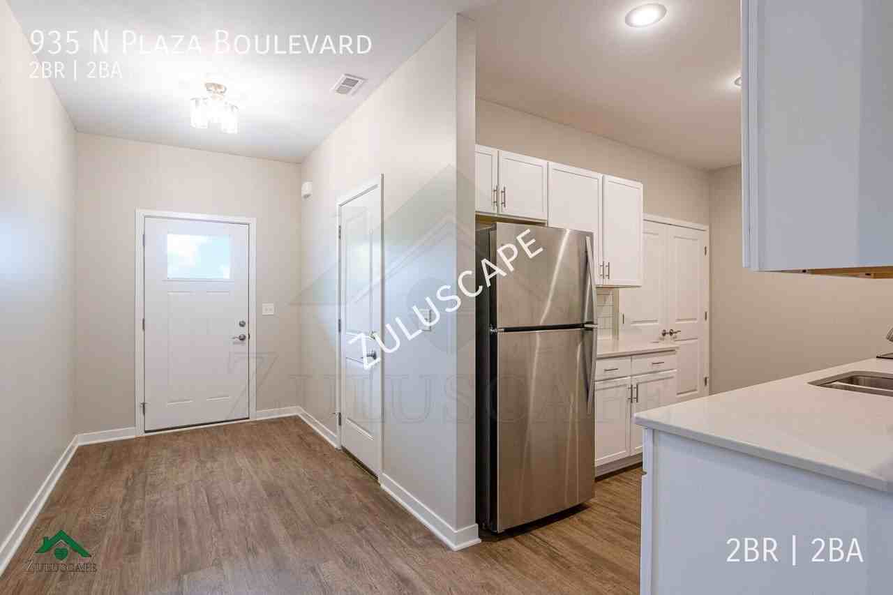 935 N Plaza Blvd - Photo 3 of 15