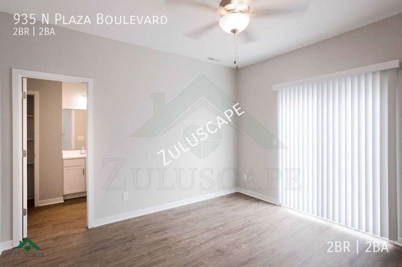 935 N Plaza Blvd - Photo 7 of 15