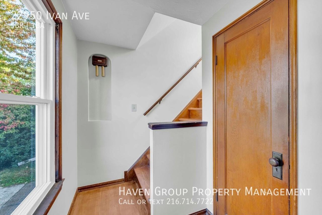 22950 Ivan Ave - Photo 4 of 23