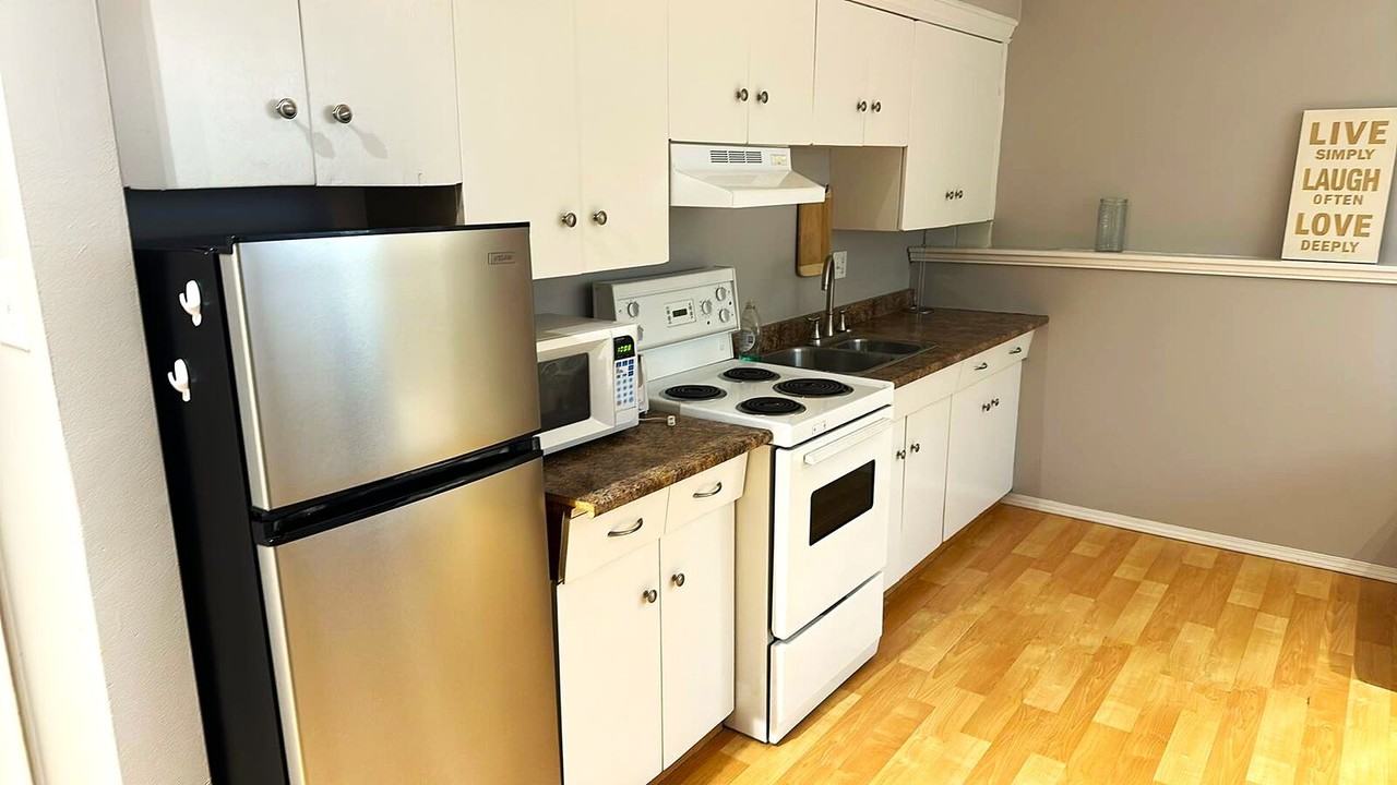 8304 107 St Nw - Photo 3 of 17