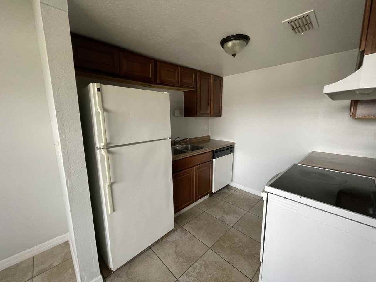 1410 Holden Ave #C - Photo 7 of 12
