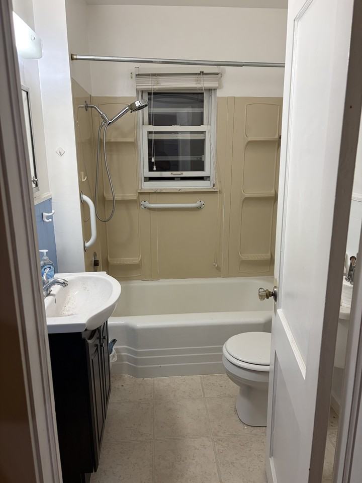 419 S Warren St #NA - Photo 3 of 4