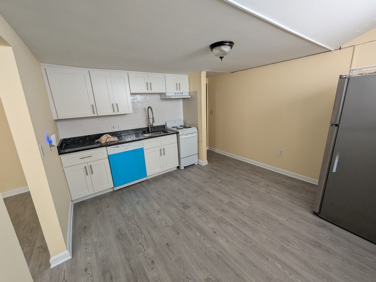 148 Sutherland Rd #2 - Photo 2 of 7