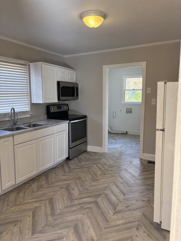645 Stonewall Ct #NA - Photo 2 of 9
