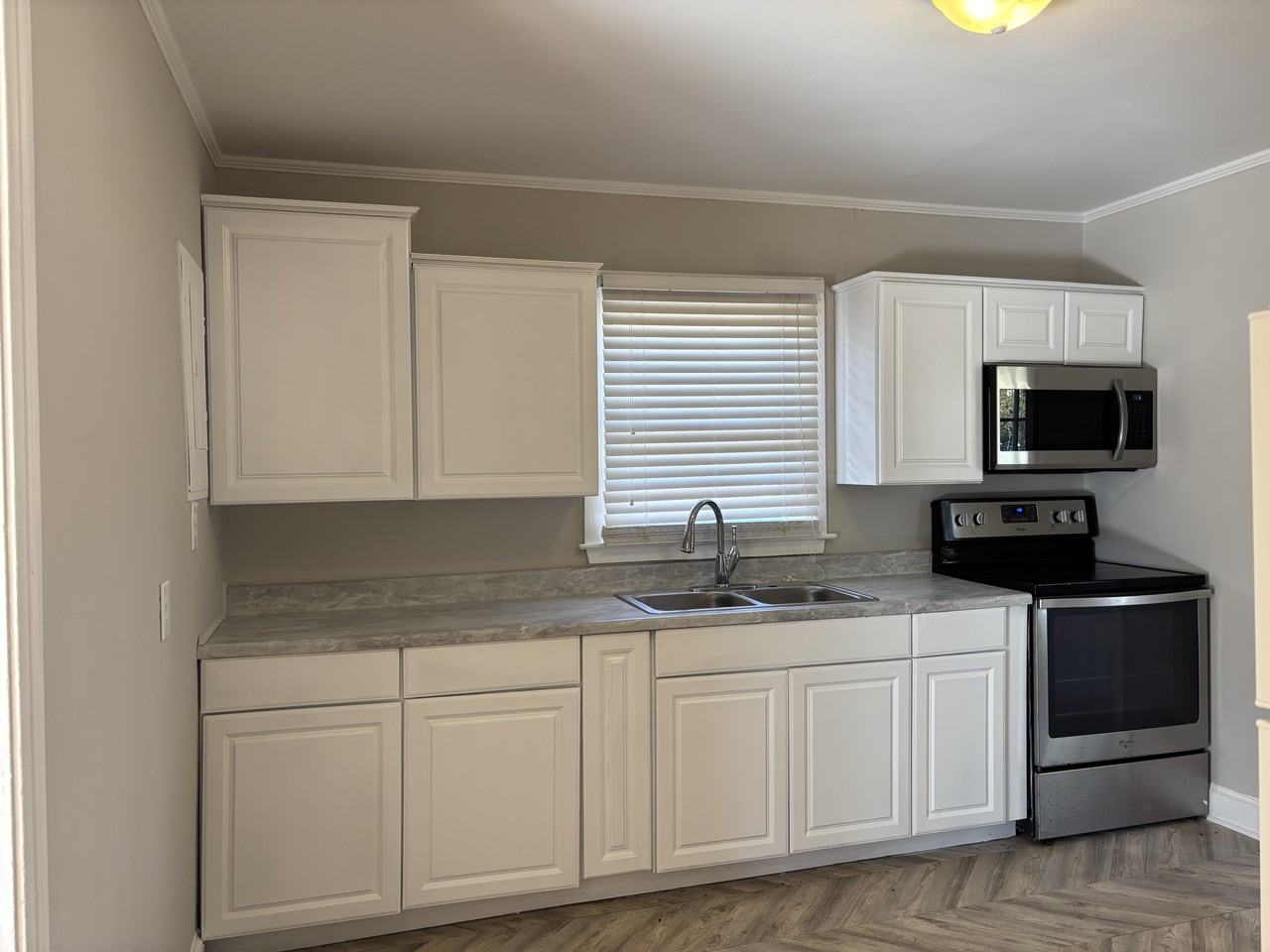 645 Stonewall Ct #NA - Photo 3 of 9