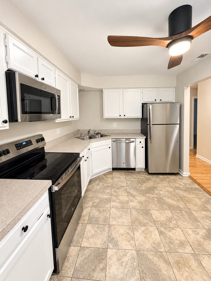 1018 Castilian Ct #104 - Photo 4 of 7
