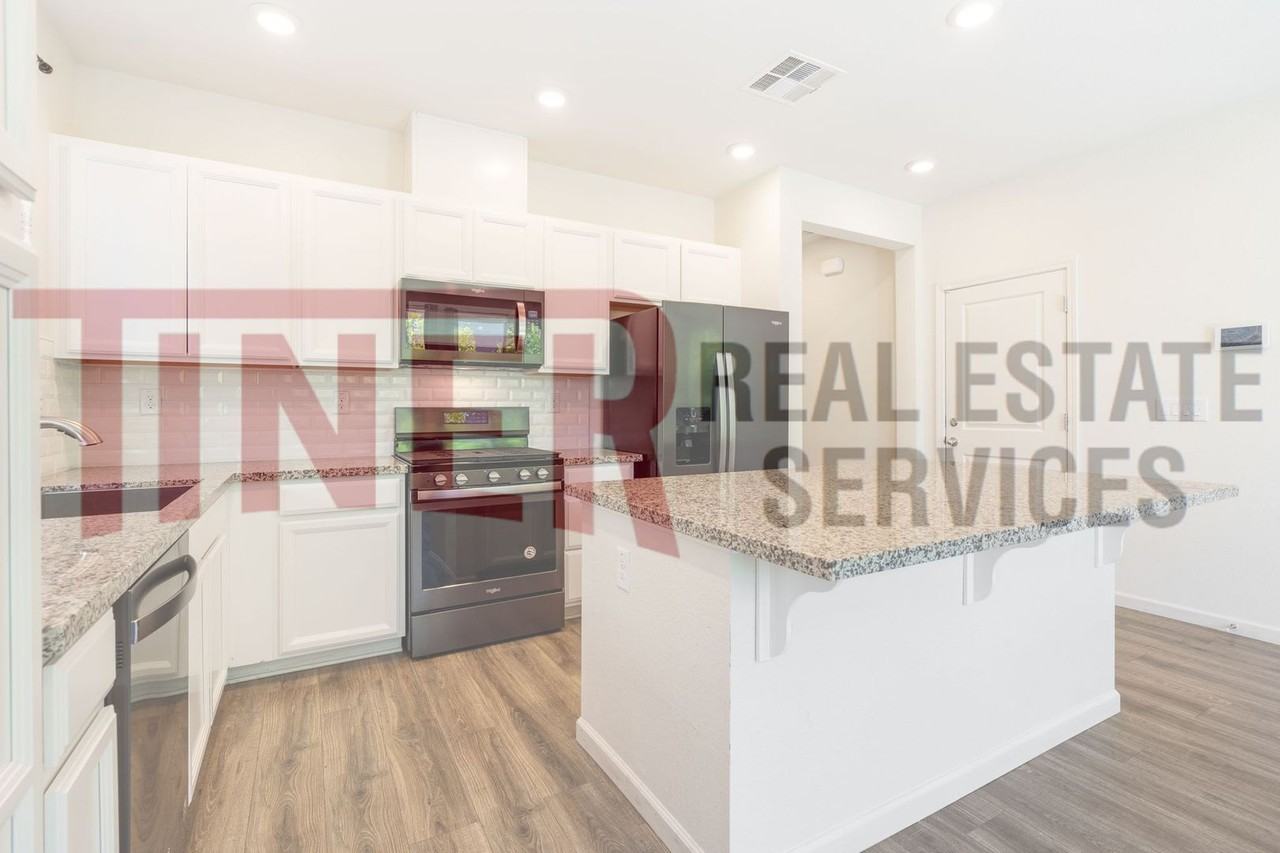 1448 Lincolnshire Cir - Photo 3 of 25