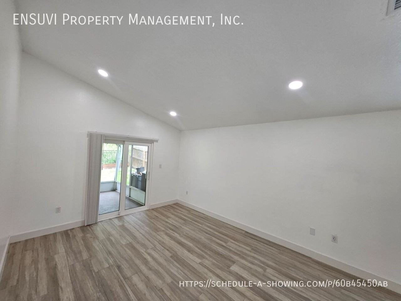 1726 Brandon Trace Ave - Photo 2 of 14