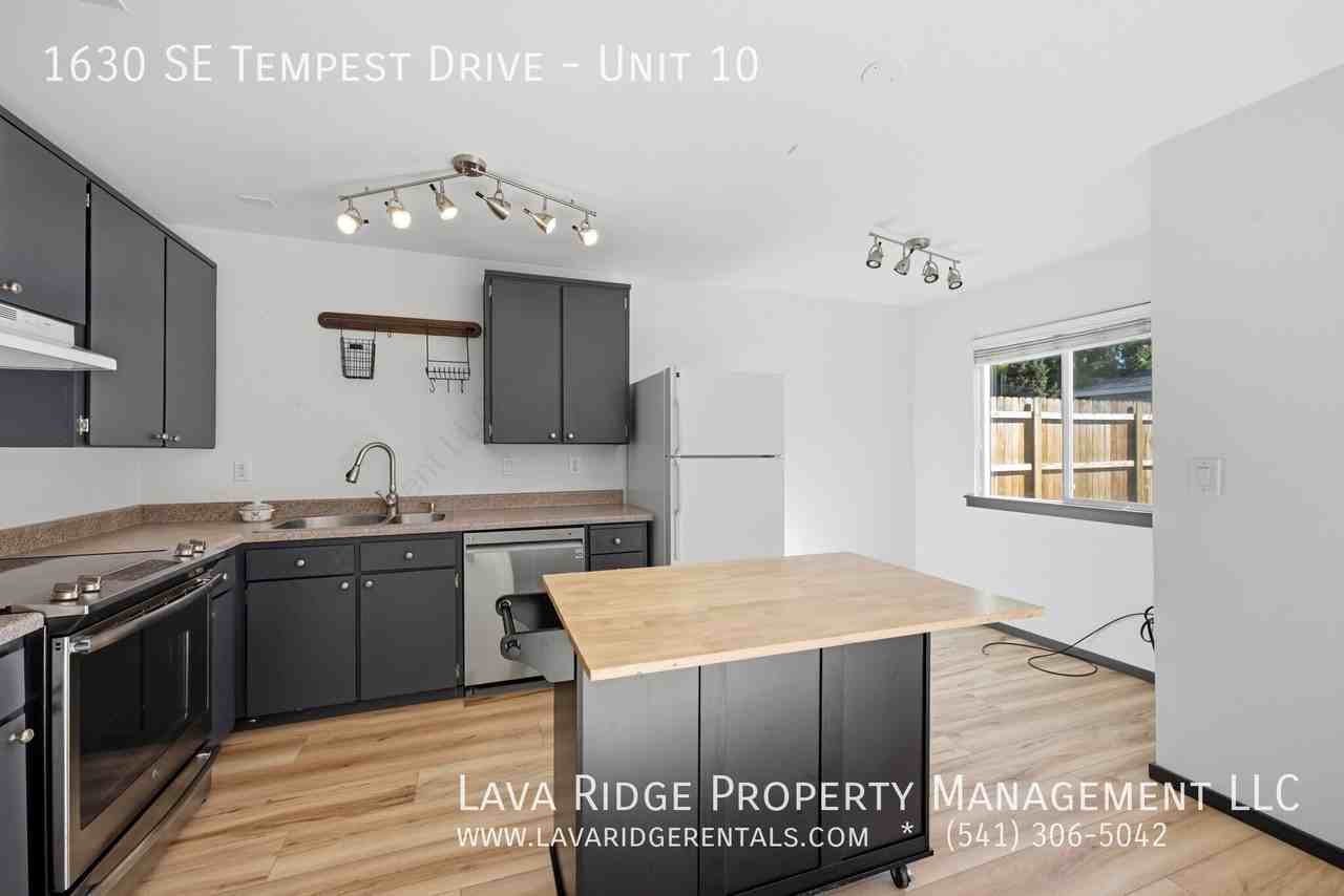 1630 Se Tempest Dr #10 - Photo 3 of 20