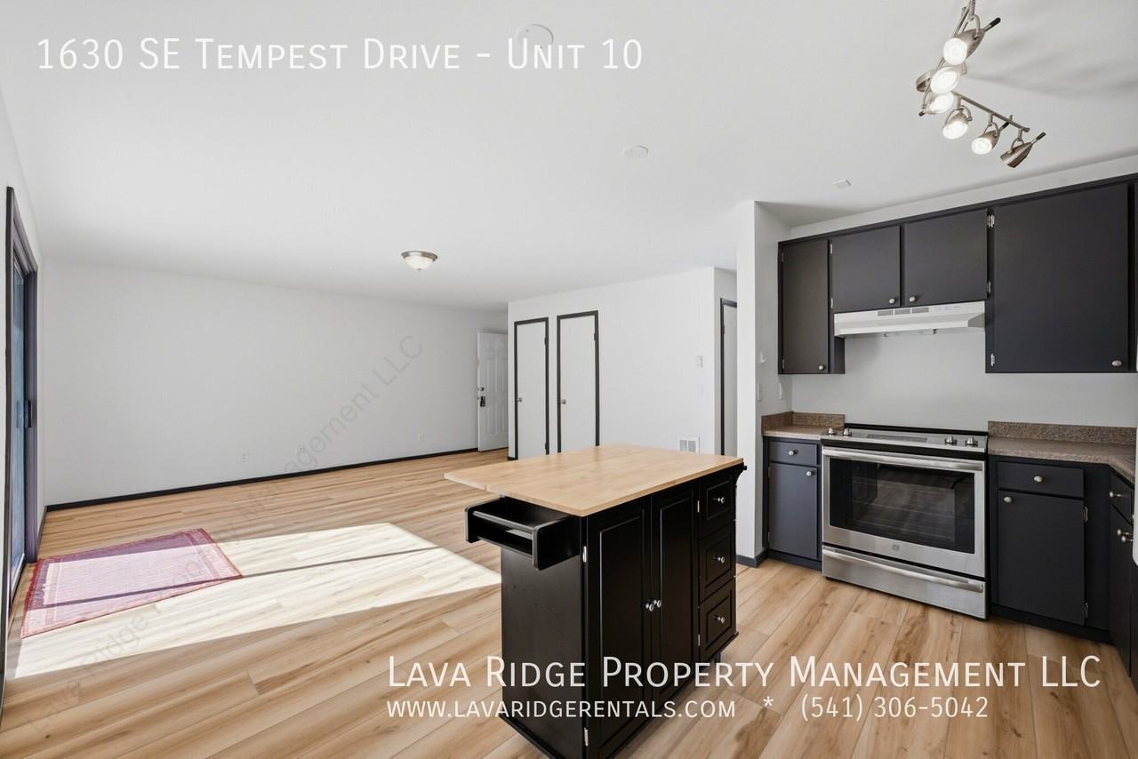1630 Se Tempest Dr #10 - Photo 4 of 20