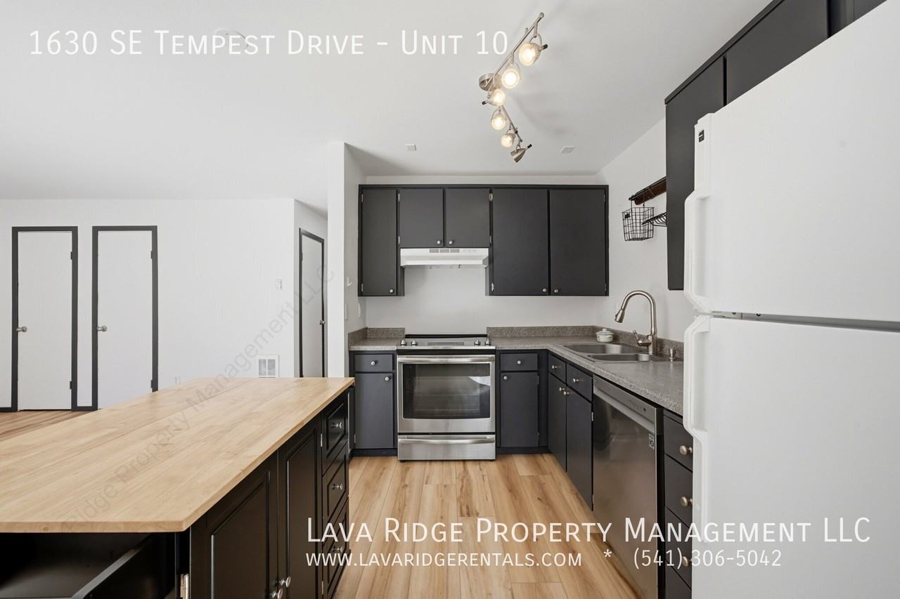 1630 Se Tempest Dr #10 - Photo 5 of 20