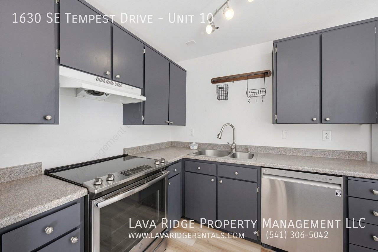 1630 Se Tempest Dr #10 - Photo 6 of 20