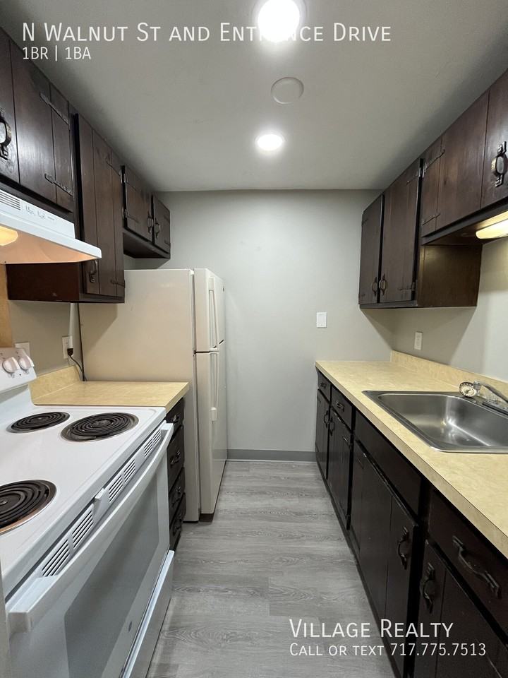 302 N Walnut St - Photo 3 of 50