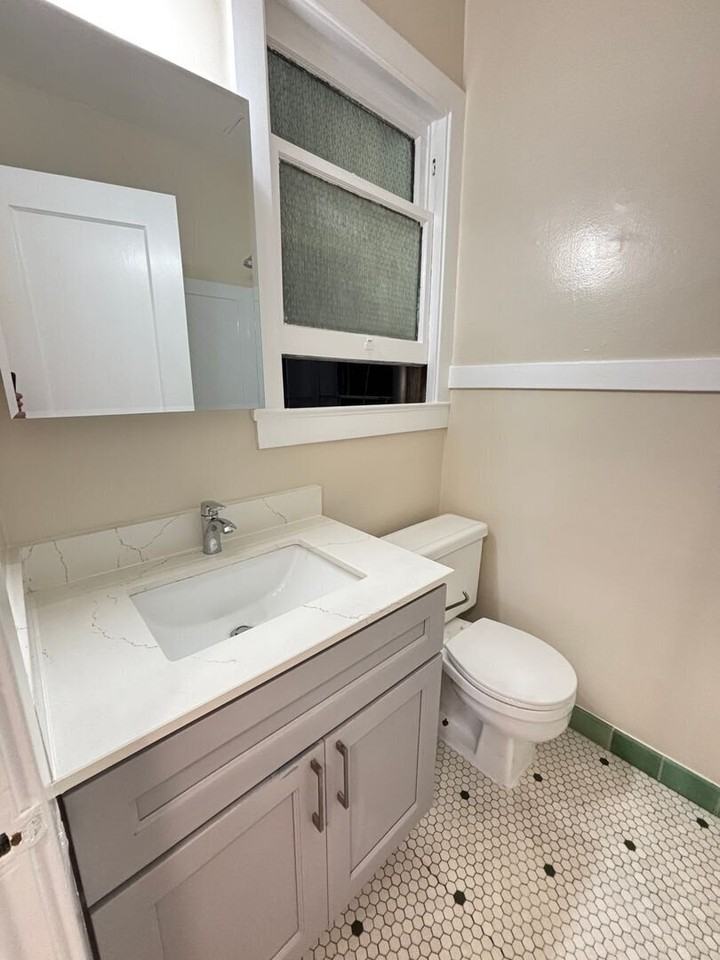 827 Warfield Ave #03 - Photo 6 of 19