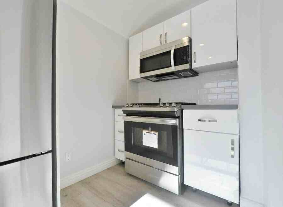 1925 10th St #10 - Photo 3 of 5