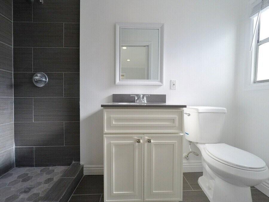 1925 10th St #10 - Photo 4 of 5
