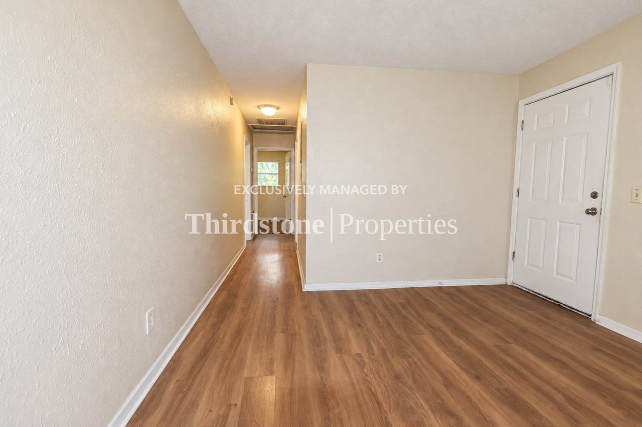 2134 Thomas Ct - Photo 2 of 20