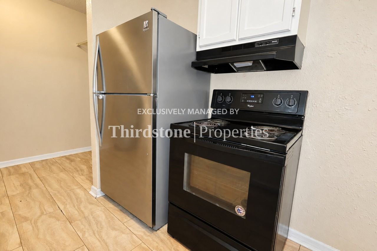 2134 Thomas Ct - Photo 6 of 20