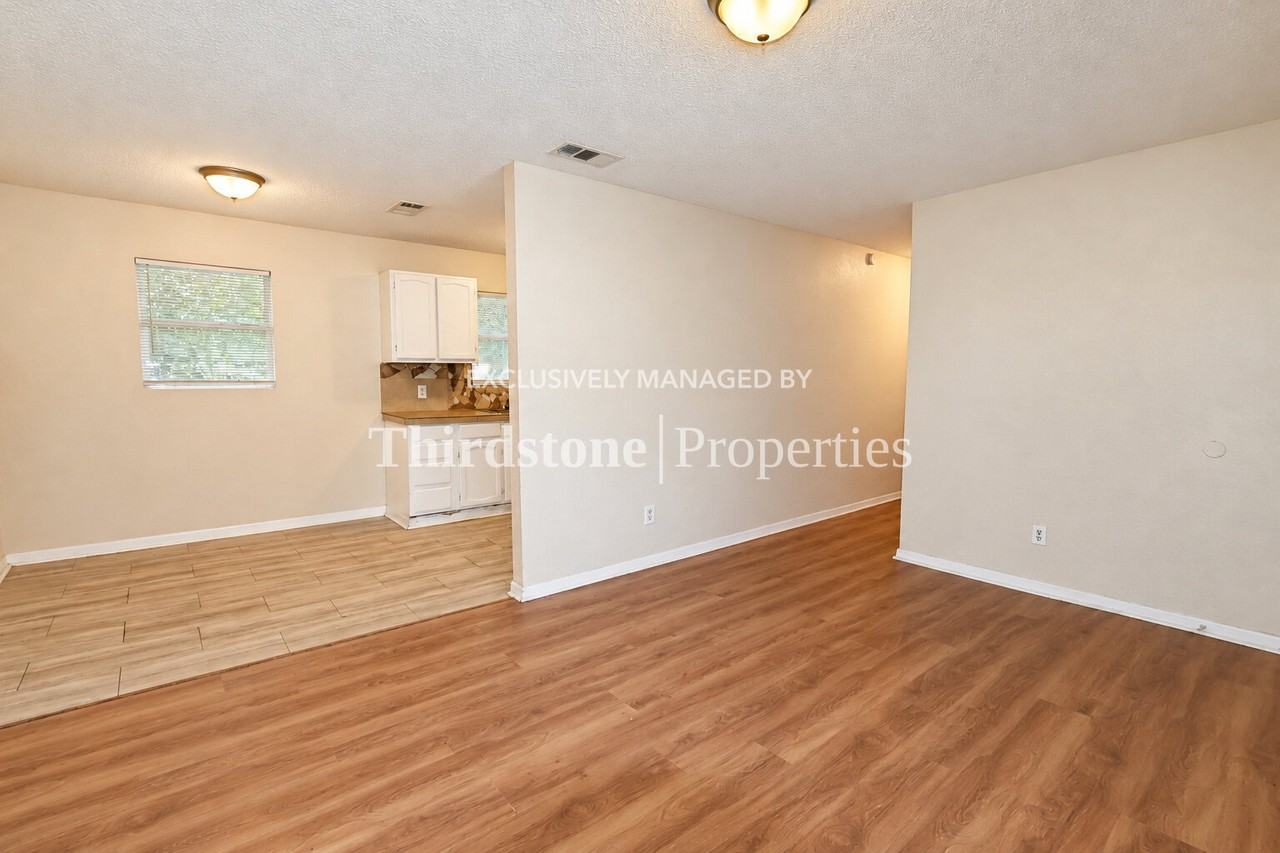 2134 Thomas Ct - Photo 7 of 20