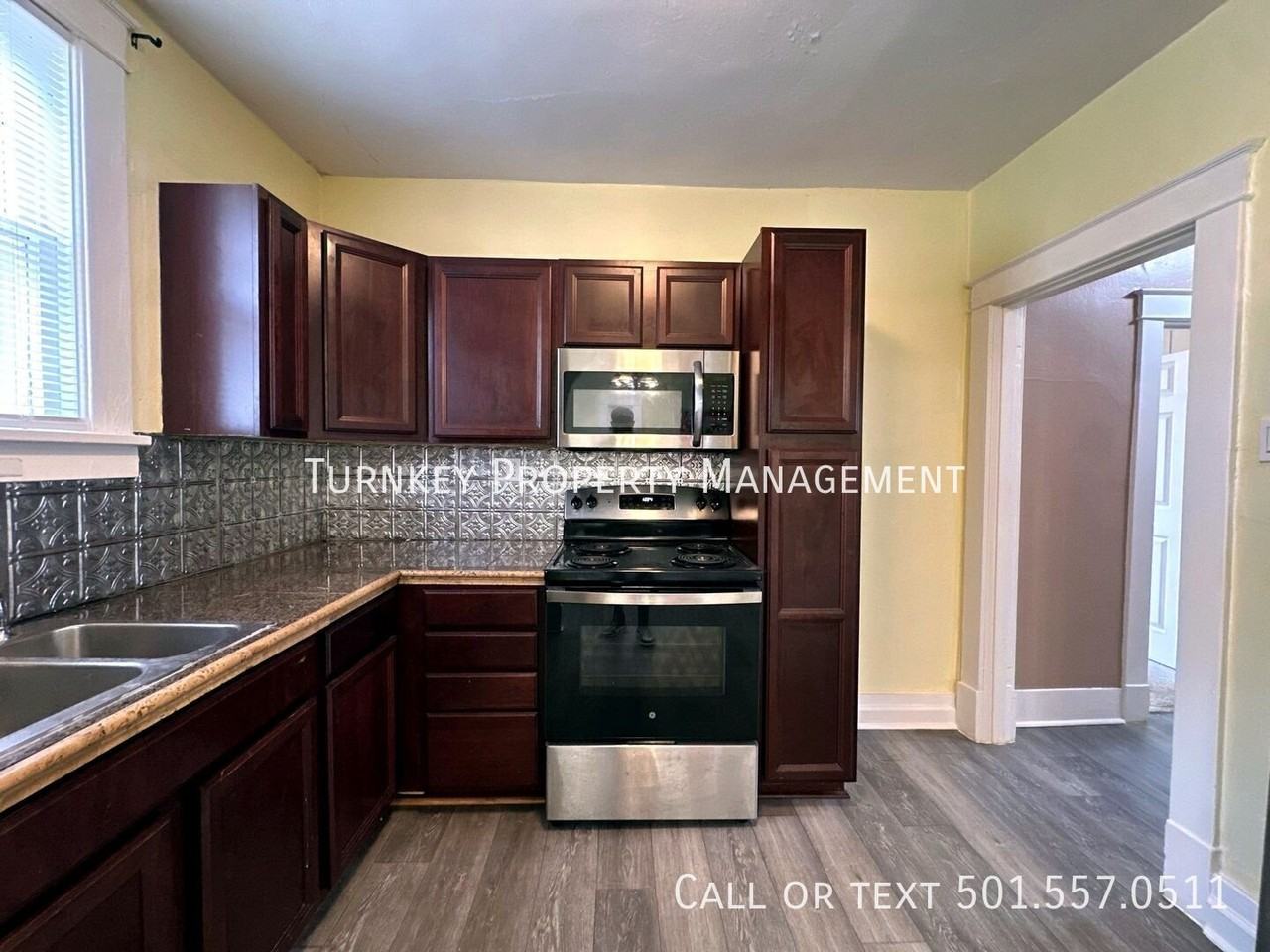 3208 N Cypress St - Photo 3 of 16