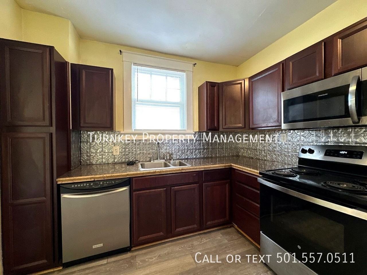 3208 N Cypress St - Photo 4 of 16
