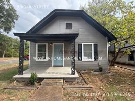 featured image of 2701 Abigail St