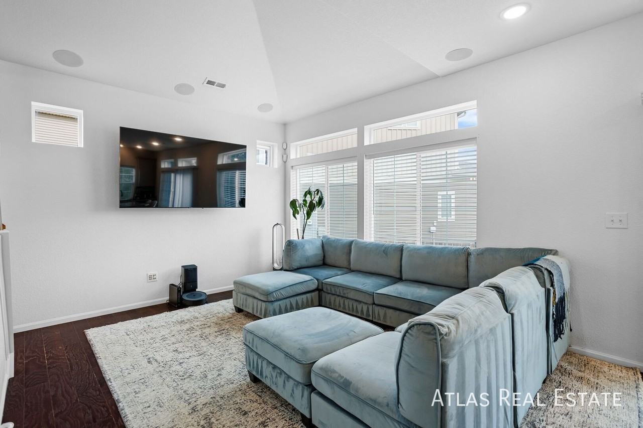 26237 E Byers Pl - Photo 4 of 23