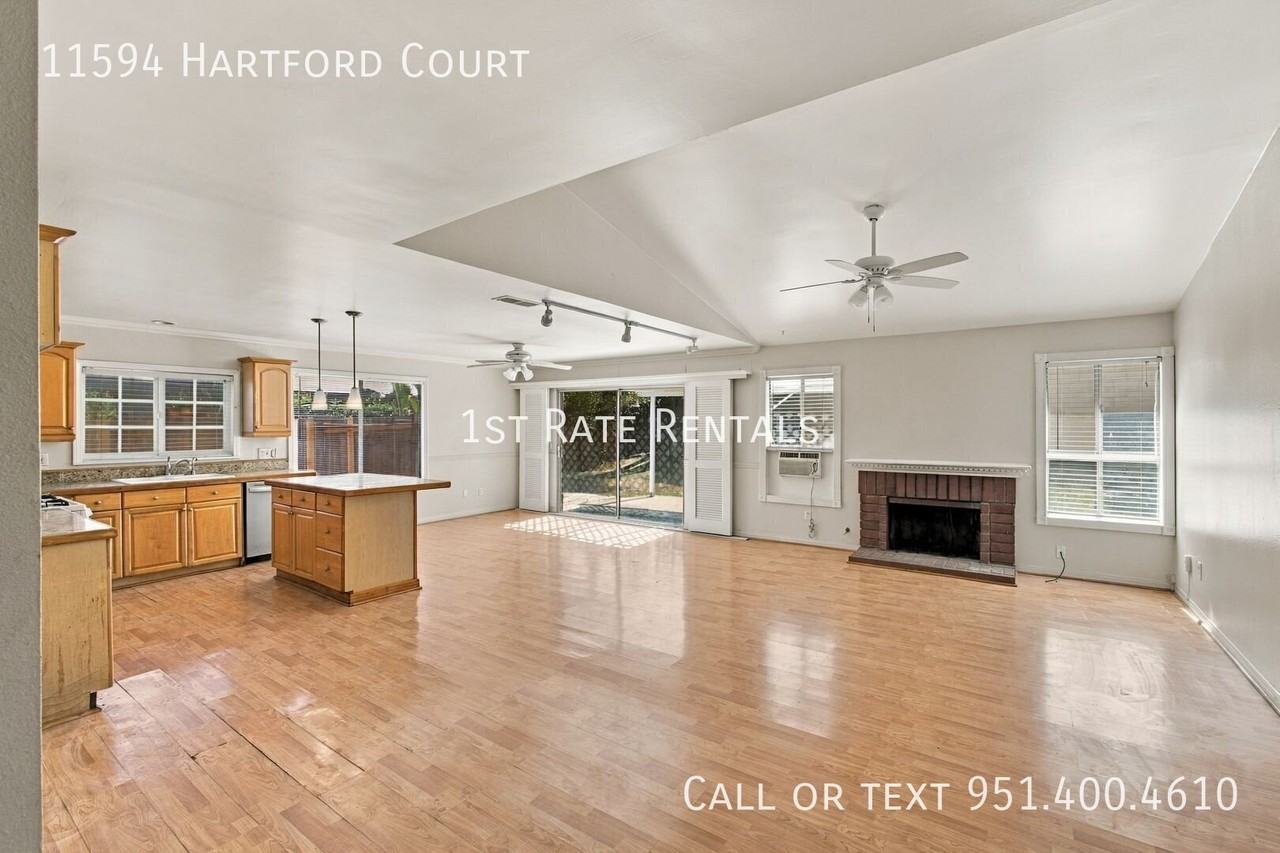 11594 Hartford Ct - Photo 2 of 10