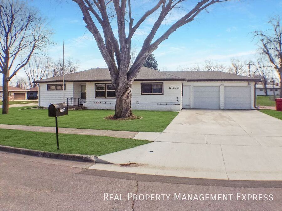 5328 W Pritchard Dr - Photo 4 of 34