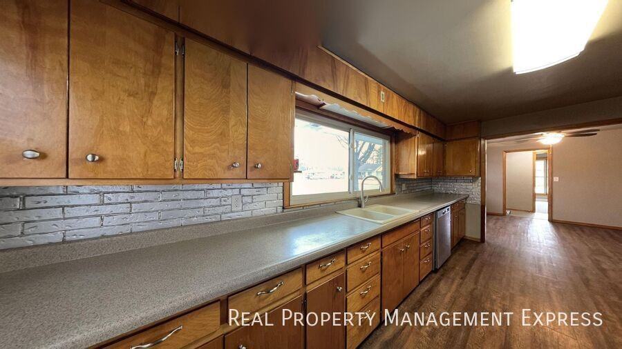 5328 W Pritchard Dr - Photo 5 of 34