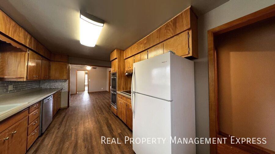 5328 W Pritchard Dr - Photo 6 of 34