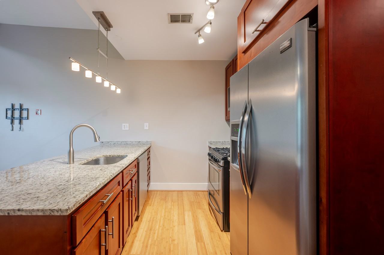 223 18th St Se #3 - Photo 5 of 25
