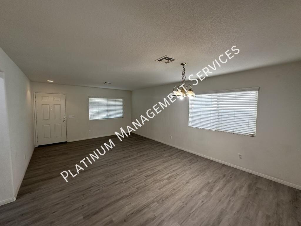 3630 Koufax Dr - Photo 4 of 23