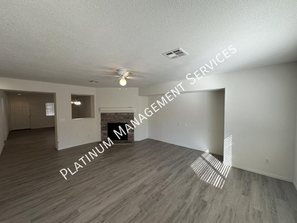3630 Koufax Dr - Photo 5 of 23
