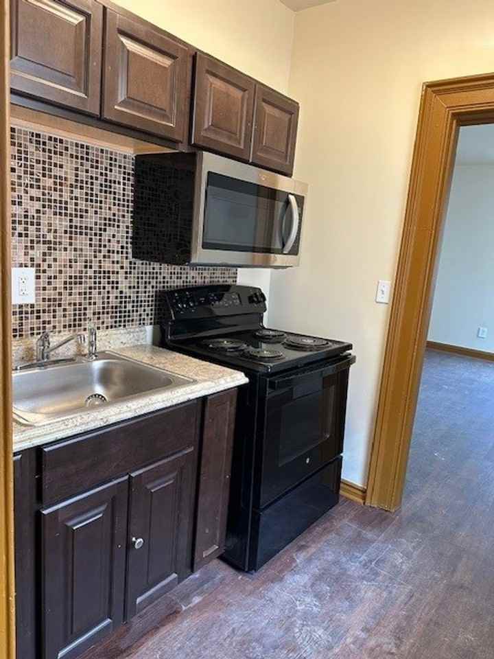 301 E Market St #1 - Photo 5 of 10