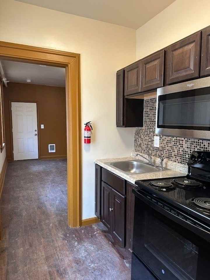 301 E Market St #1 - Photo 6 of 10