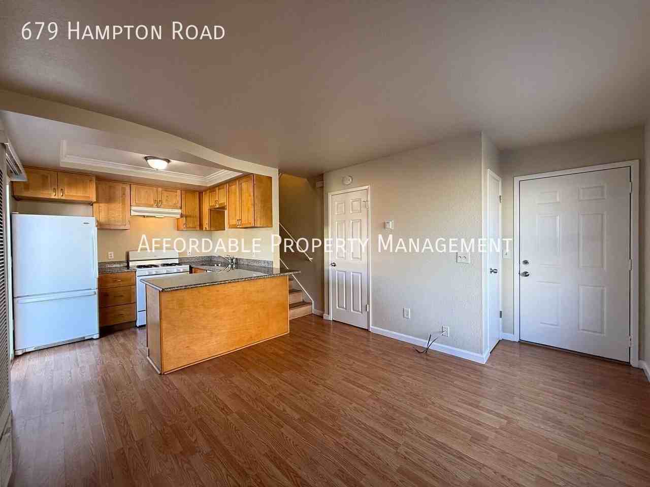 679 Hampton Rd - Photo 4 of 16