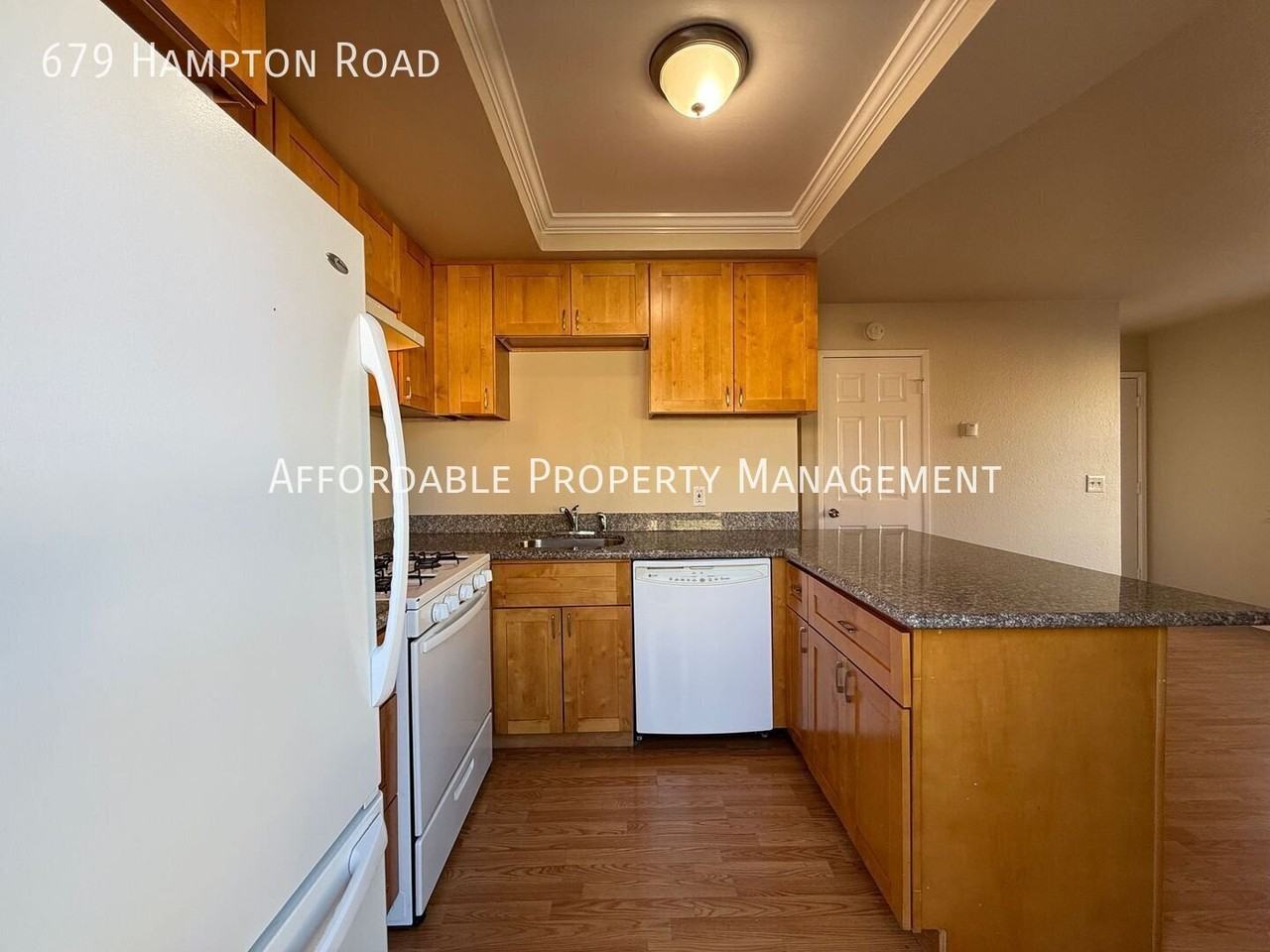 679 Hampton Rd - Photo 6 of 16