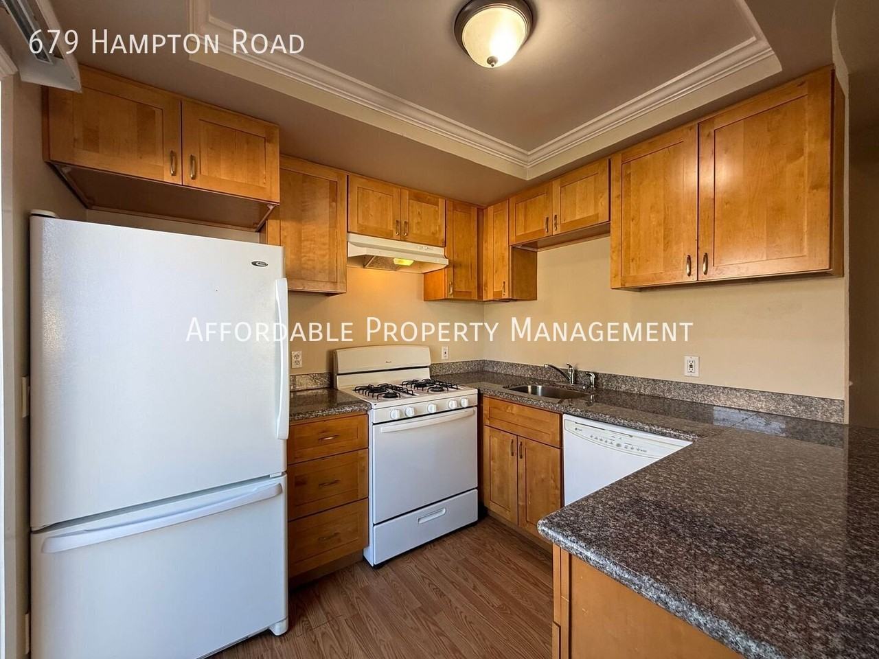 679 Hampton Rd - Photo 7 of 16