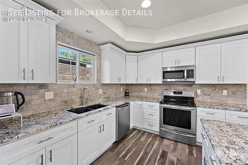 734 N Walnut St - Photo 7 of 30